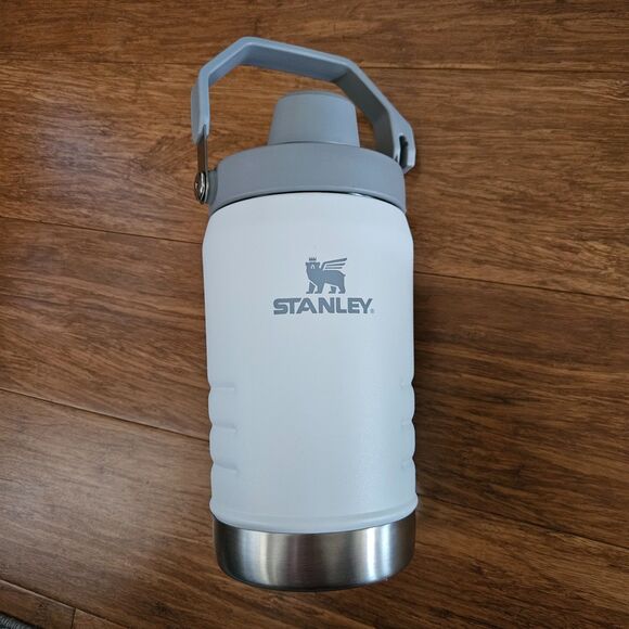 Stanley Other - STANLEY 40 ounce Ice Fast Flow Angled Spout White